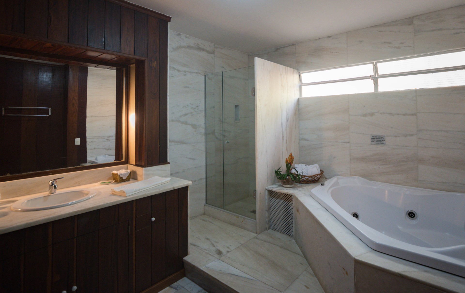 BANHEIRA DUPLA - SUÍTE 21