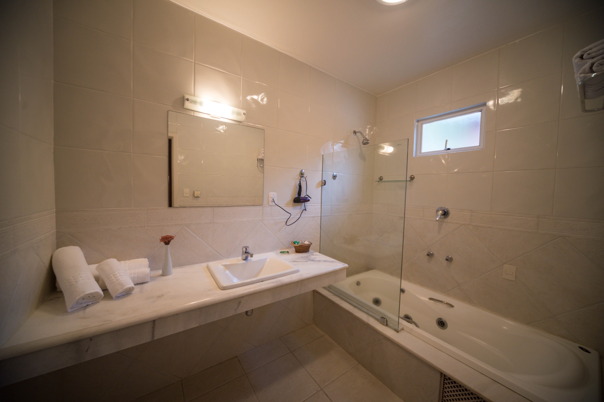 CHALÉS  E SUÍTES COM HIDRO SIMPLES